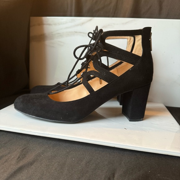 Unisa Scalloped Suede Lace Up Uncalete Pump Block Heels Black Size 9.5 - Picture 3 of 6